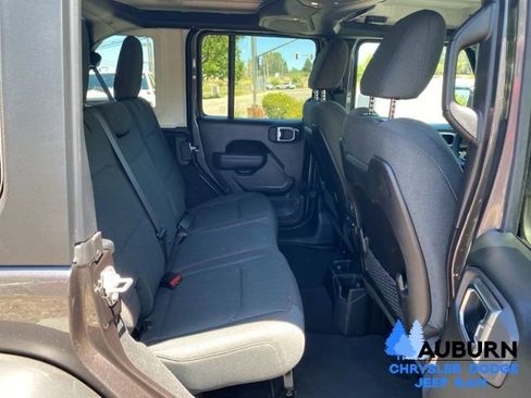 Used 2026 Jeep Wrangler Unlimited Rubicon AWD/4WD image 16