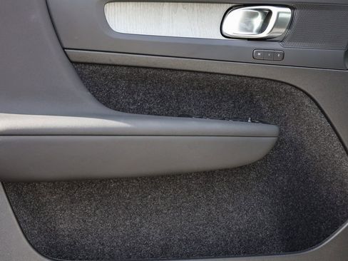 New 2025 Volvo XC40 B5 Core w/ Climate Package image 19