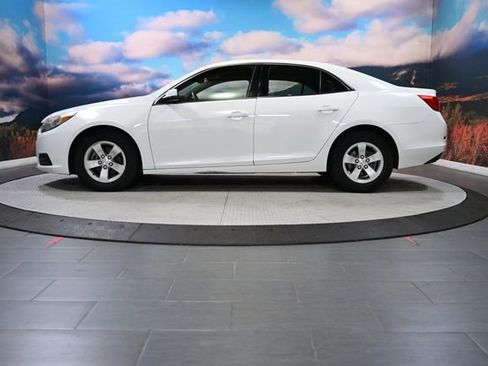 Used 2016 Chevrolet Malibu LT image 4