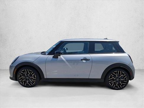 Used 2025 MINI Cooper 2-Door Hardtop FWD image 9