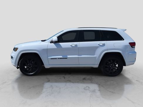 Used 2020 Jeep Grand Cherokee Altitude AWD/4WD image 5