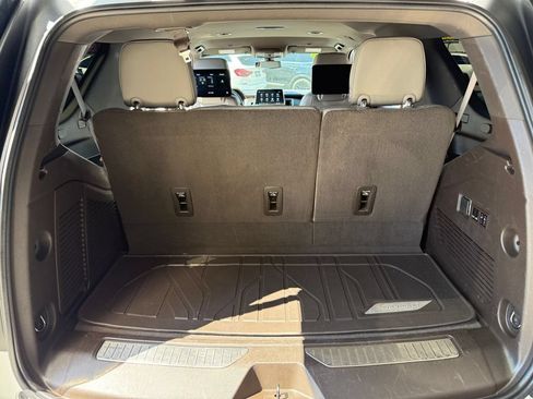 Used 2021 Chevrolet Tahoe Z71 w/ Luxury Package AWD/4WD image 31