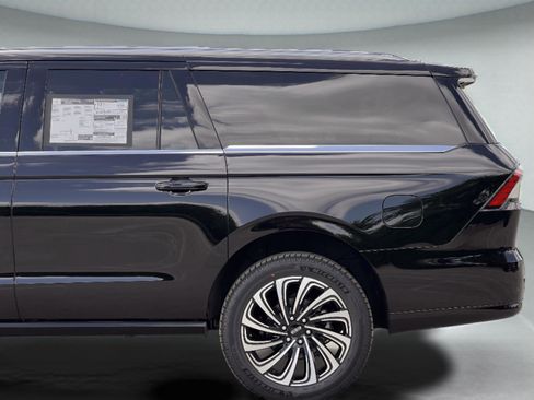 New 2026 Lincoln Navigator L Black Label AWD/4WD image 31