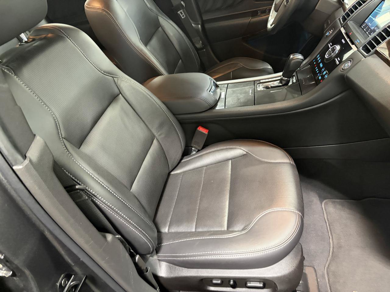 Used 2019 Ford Taurus Limited AWD/4WD image 12