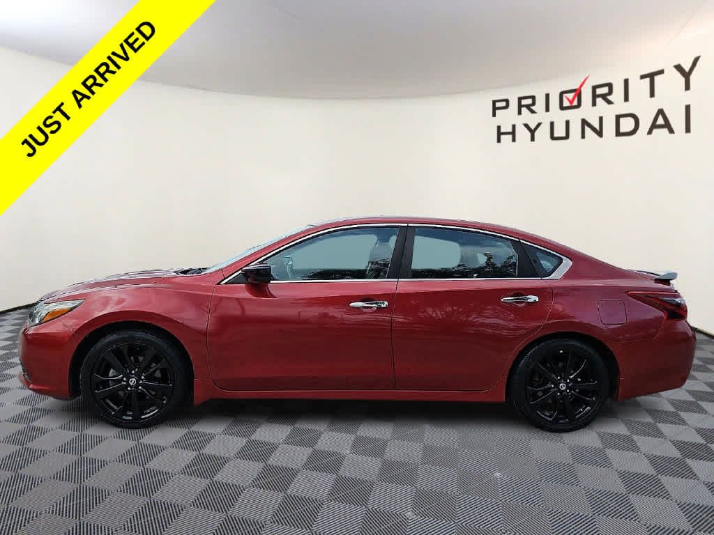 Used 2017 Nissan Altima 2.5 SR w/ Midnight Edition Package FWD image 7
