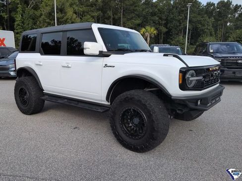 Used 2024 Ford Bronco Outer Banks AWD/4WD image 1