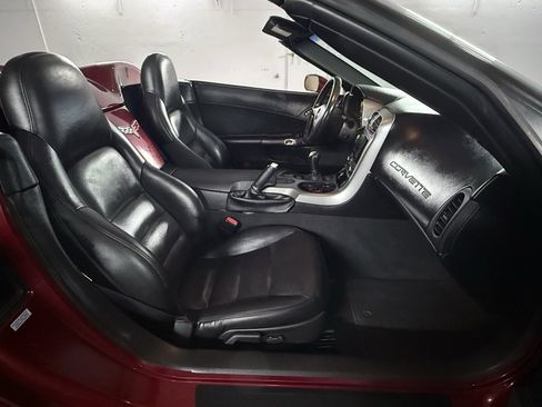 Used 2006 Chevrolet Corvette Convertible w/ Preferred Equipment Group image 36