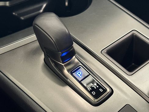 Used 2025 Lexus UX 300h FWD image 17