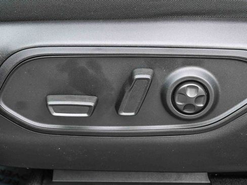 New 2025 Jeep Grand Cherokee L Laredo image 17