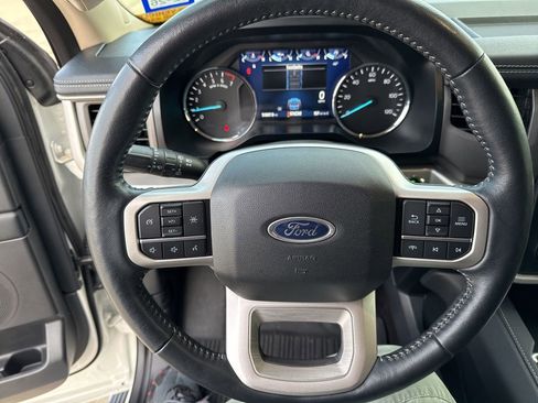 Used 2022 Ford Expedition XLT image 21