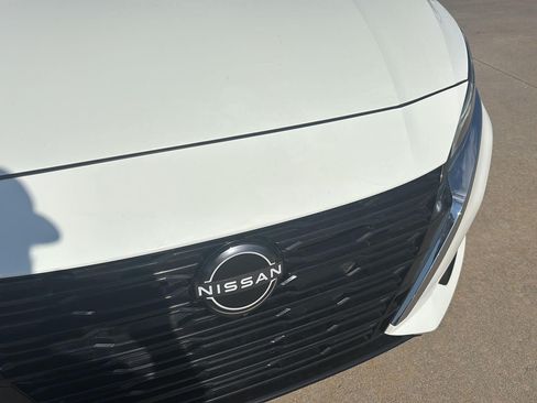 Used 2025 Nissan Altima 2.5 SV FWD image 30