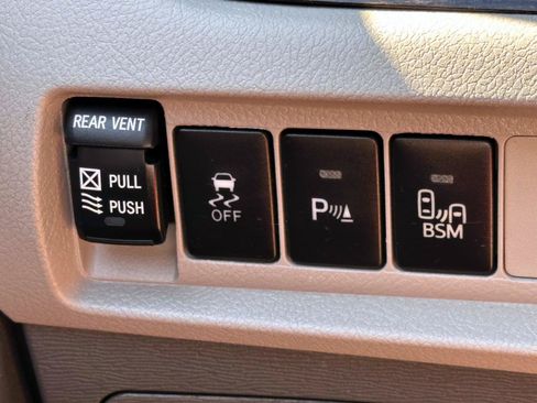 Used 2015 Toyota Sienna XLE w/ XLE Navigation Package AWD/4WD image 22
