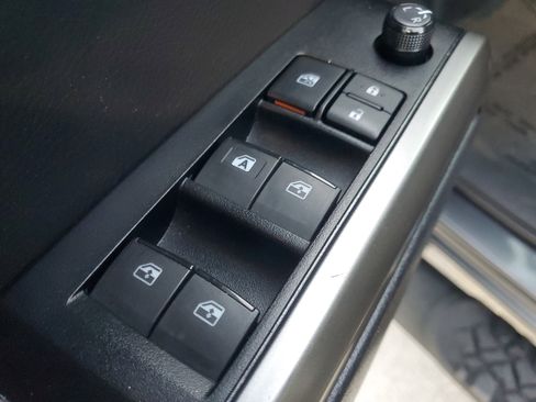 Used 2022 Toyota Tacoma SR5 w/ Technology Package image 18