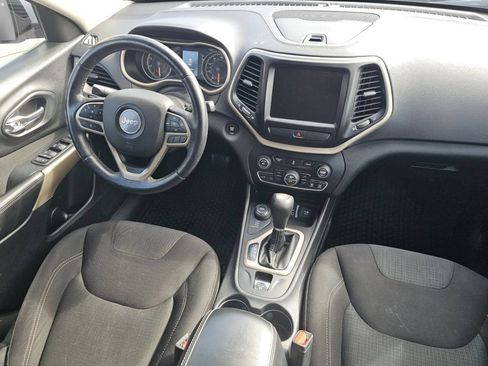 Used 2017 Jeep Cherokee Latitude w/ Comfort/Convenience Group AWD/4WD image 26