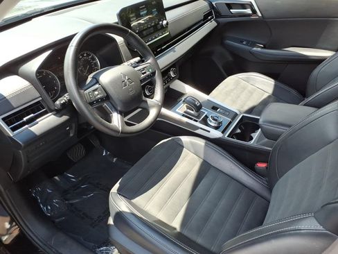 Used 2024 Mitsubishi Outlander AWD image 15