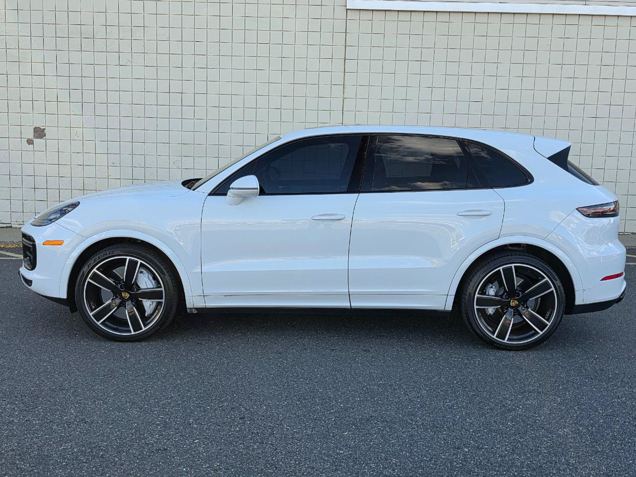 Used 2019 Porsche Cayenne Turbo AWD/4WD image 4