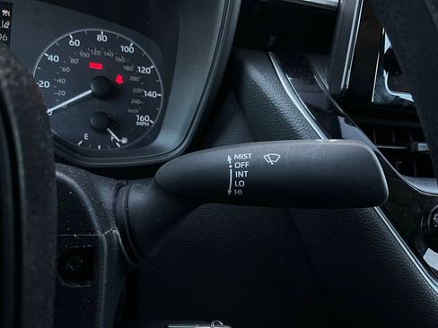 Used 2025 Toyota Corolla LE image 32