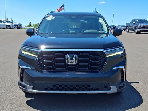 Used 2023 Honda Pilot Touring image 2
