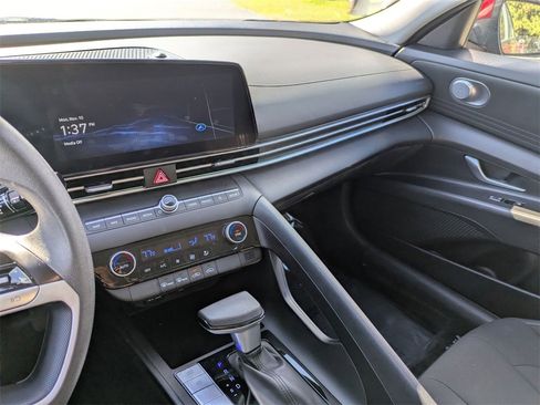 Used 2024 Hyundai Elantra SEL image 23