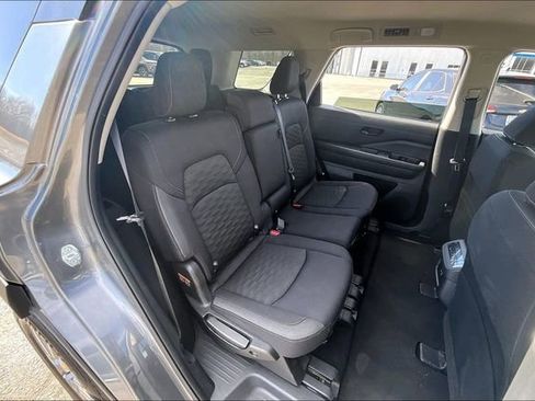 Used 2024 Nissan Pathfinder SV image 24