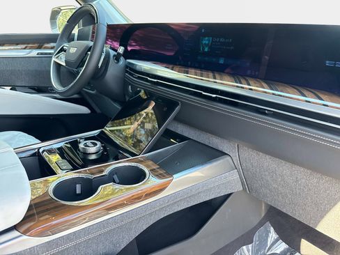 Used 2026 Cadillac Escalade Platinum Sport image 28