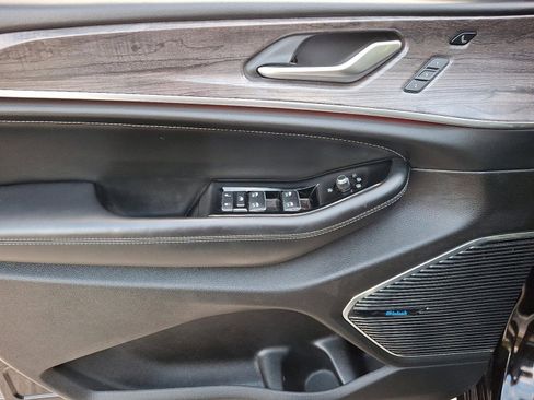 Used 2023 Jeep Grand Cherokee Overland w/ Luxury Tech Group IV image 12