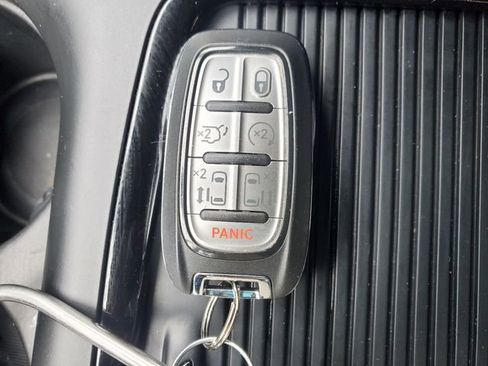 Used 2023 Chrysler Pacifica Touring-L w/ S Appearance Package image 33