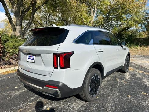 New 2026 Kia Sorento S image 3