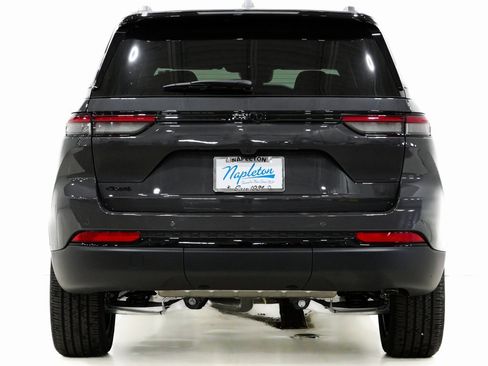 New 2025 Jeep Grand Cherokee 4WD image 8