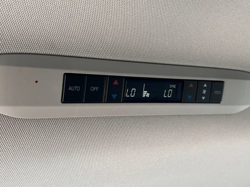 Used 2026 Toyota Sienna XLE FWD image 24