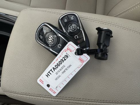 Used 2019 Buick Regal Essence w/ Driver Confidence Package I AWD/4WD image 33