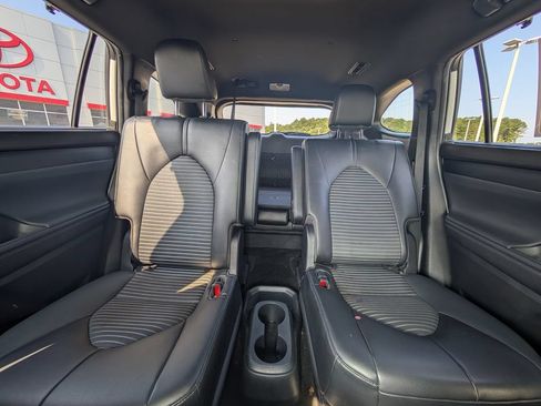 Used 2023 Toyota Highlander XSE FWD image 22