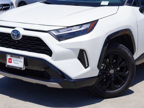 Used 2023 Toyota RAV4 XSE AWD/4WD image 4