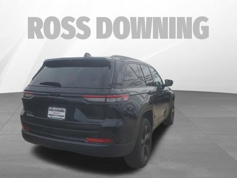 Used 2025 Jeep Grand Cherokee Limited w/ Luxury Tech Group II RWD image 4