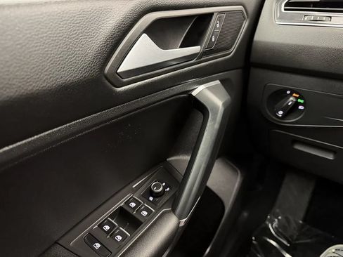 Used 2020 Volkswagen Tiguan SE w/ Panoramic Sunroof Package AWD/4WD image 13