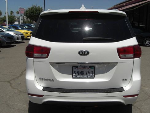 Used 2015 Kia Sedona EX FWD image 11