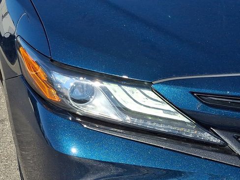 Used 2021 Toyota Camry XSE image 8