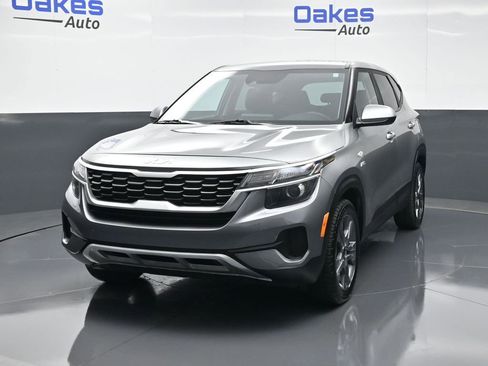 Used 2023 Kia Seltos LX image 4