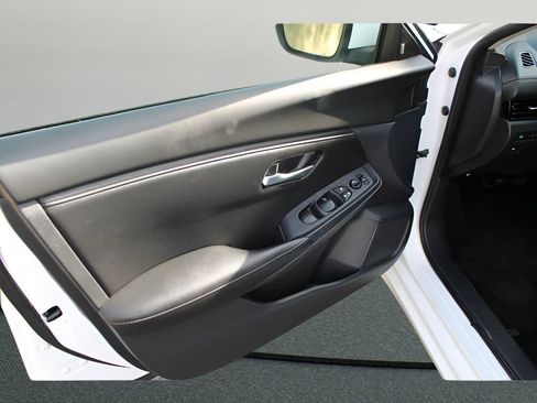Used 2023 Nissan Sentra SV image 31