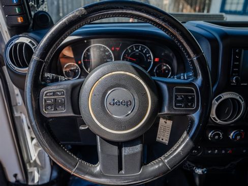 Used 2013 Jeep Wrangler Unlimited Rubicon w/ Connectivity Group image 15