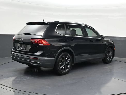 Used 2022 Volkswagen Tiguan SE w/ Panoramic Sunroof Package AWD/4WD image 5