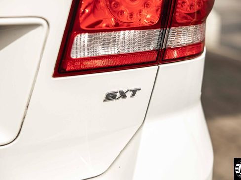 Used 2015 Dodge Journey SXT w/ Flexible Seating Group image 31