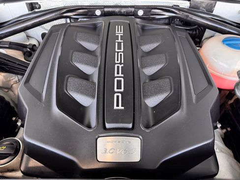 Used 2016 Porsche Macan S image 46