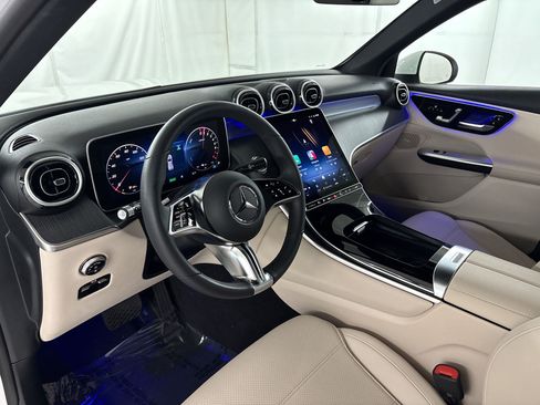 Certified 2025 Mercedes-Benz GLC 350e 4MATIC image 4