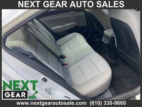 Used 2017 Hyundai Elantra SE FWD image 8