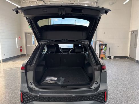 New 2026 Volkswagen Tiguan SE R-Line AWD/4WD image 24