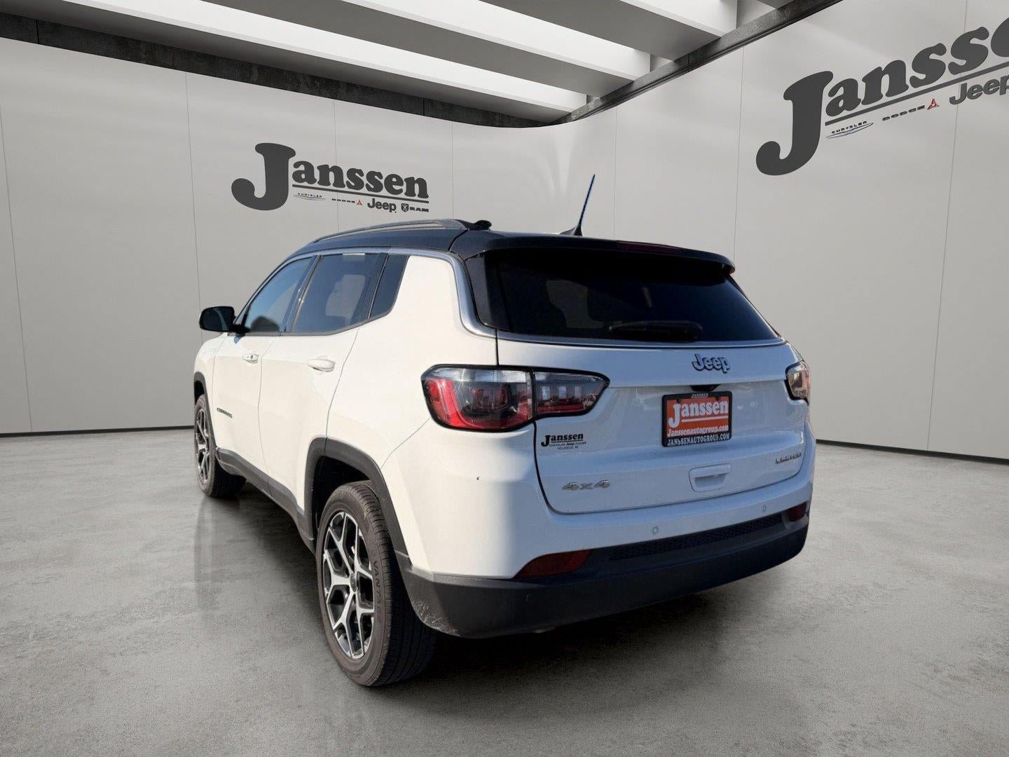 Used 2025 Jeep Compass Limited AWD/4WD image 2