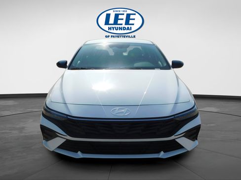 Certified 2025 Hyundai Elantra Sport FWD image 8