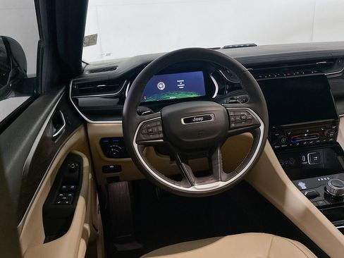 Used 2022 Jeep Grand Cherokee Limited 4xe image 18