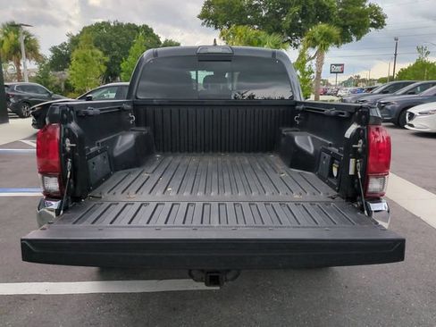 Used 2018 Toyota Tacoma TRD Off-Road AWD/4WD image 14